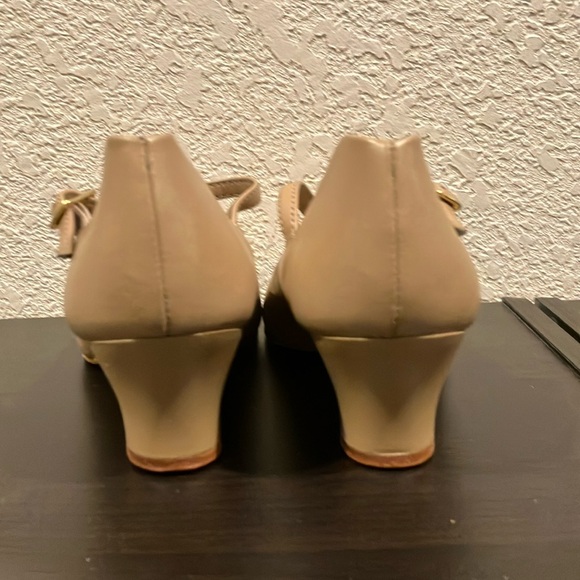 Capezio Women's Tan character heels - Picture 8 of 9